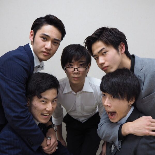 コムドットの魅力は？なぜ人気でなぜ伸びた？売れた理由を解説してみた